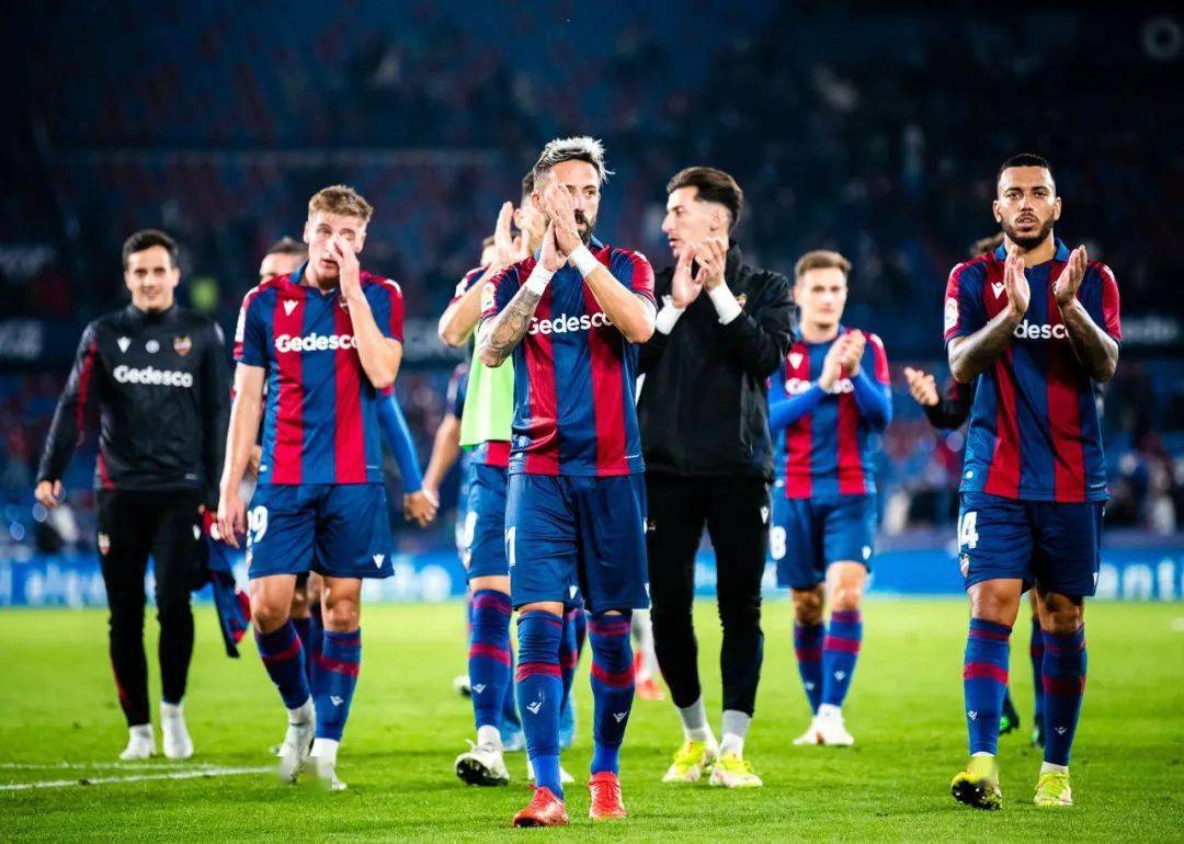 关于赫塔菲与莱万特上演争夺三分的角逐的信息