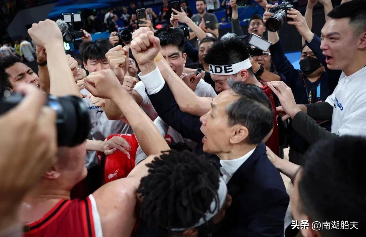 比赛延期，球迷失望，教练团队备战下一场的简单介绍