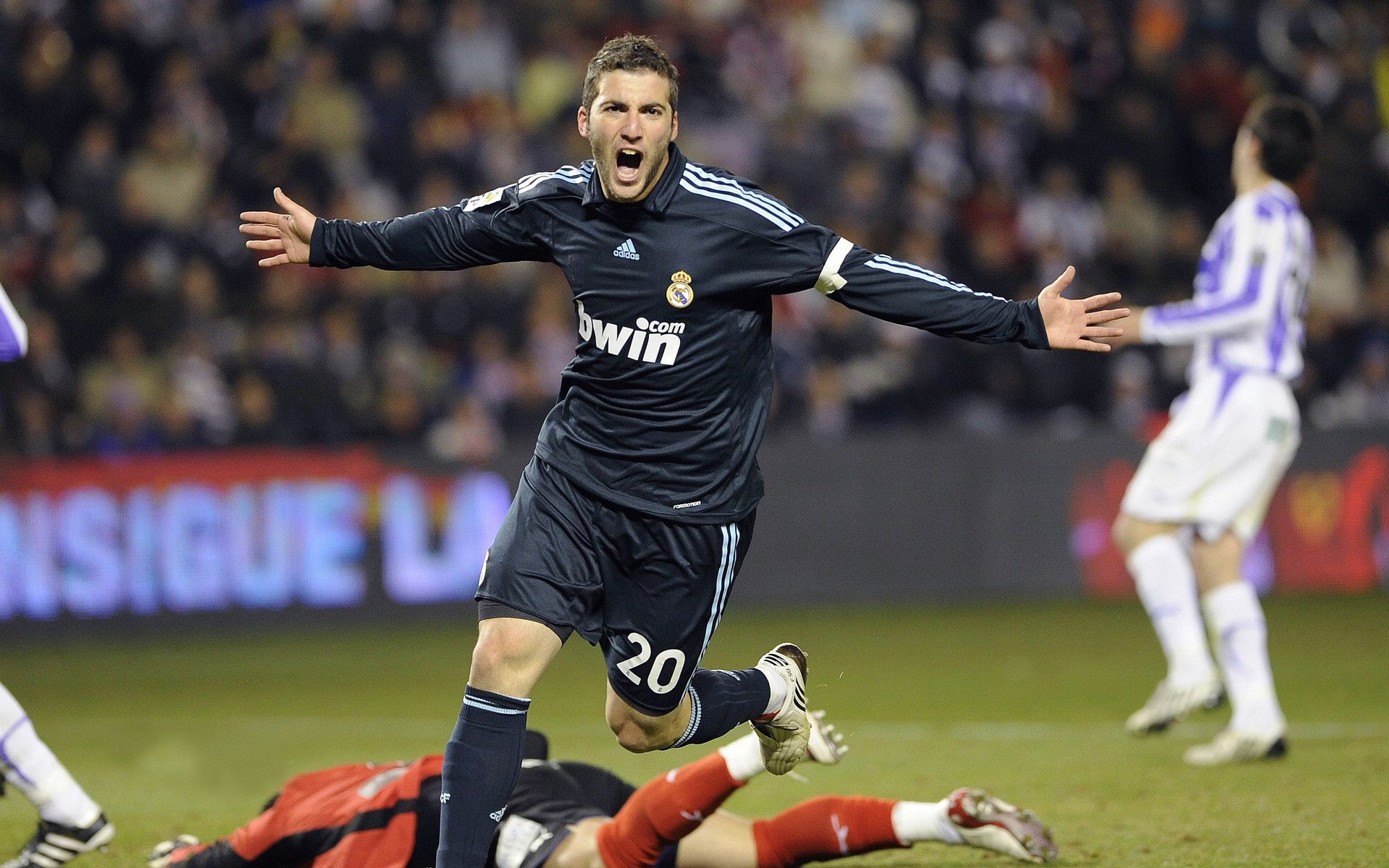 哈登迎来十二赛季高光表现，篮网球迷沸腾！